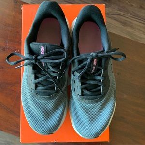 Nike Revolution - Size 8 wide